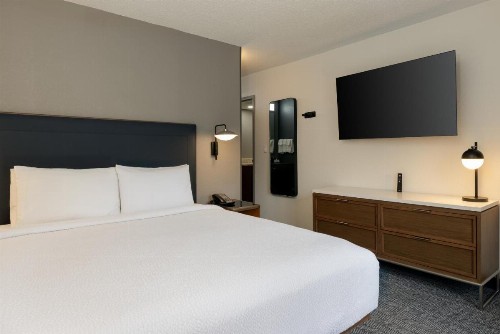 Courtyard by Marriott North Charleston Airport Coliseum - image 4