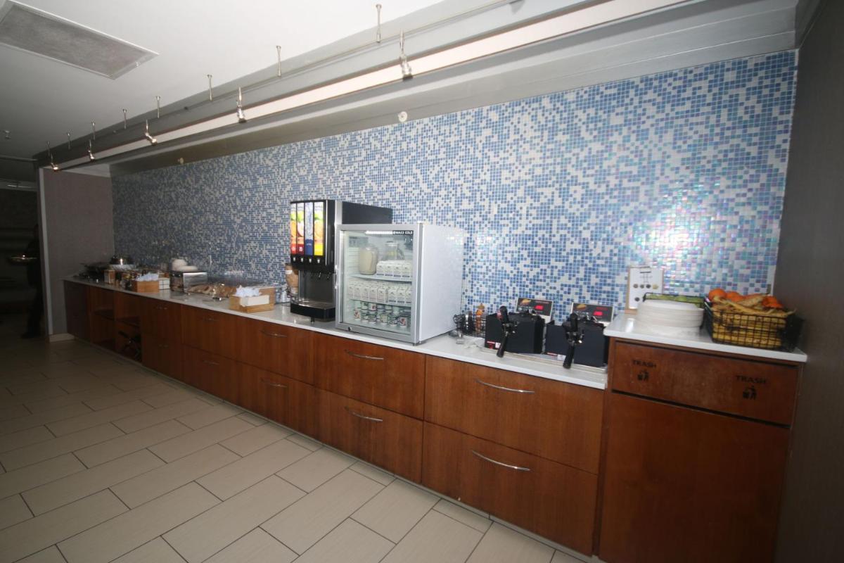 SpringHill Suites by Marriott Charleston North - image 6
