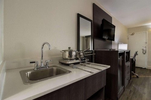 Quality Inn Coliseum - image 14