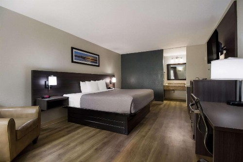 Quality Inn Coliseum - image 17