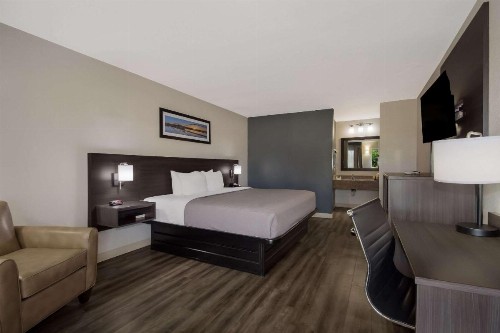 Quality Inn Coliseum - image 20