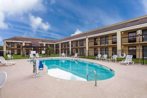 Quality Inn Coliseum - image 24