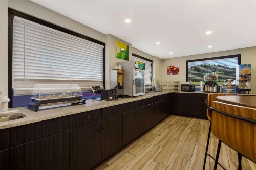 Quality Inn Coliseum - image 26