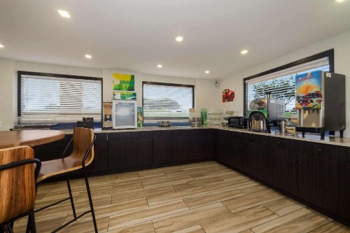 Quality Inn Coliseum - image 27