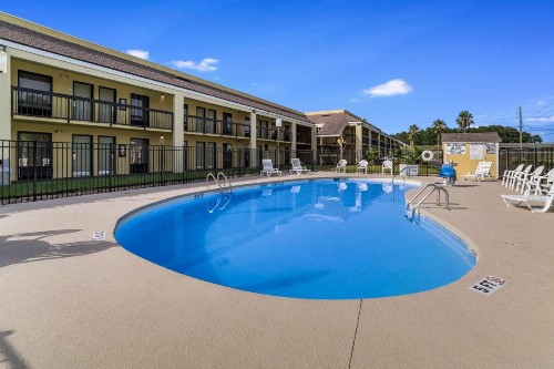 Quality Inn Coliseum - image 32