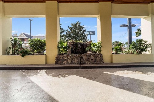 Quality Inn Coliseum - image 43