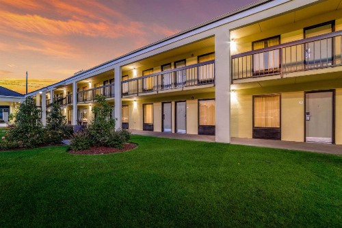 Quality Inn Coliseum - image 50