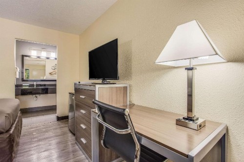Econo Lodge North Charleston - image 6