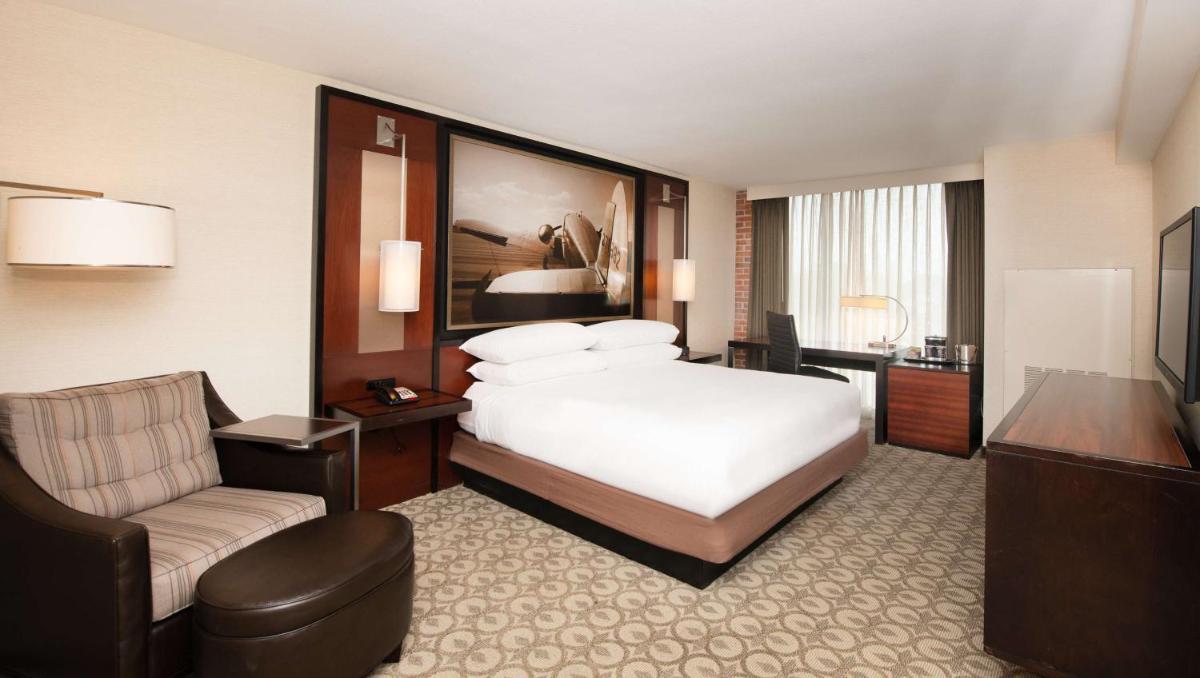 DoubleTree Hotel & Suites Charleston Airport - image 4