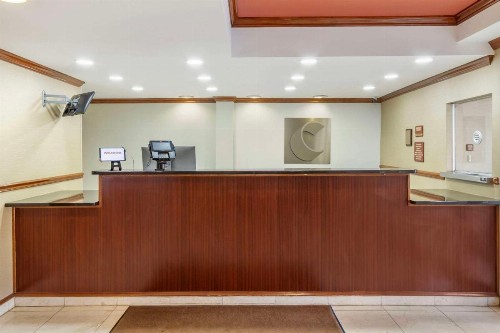 Comfort Inn & Suites Convention Center - image 9