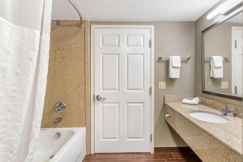 Best Western Airport Inn & Suites - image 35