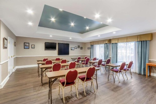 Best Western Airport Inn & Suites - image 40
