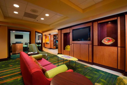 Fairfield Inn & Suites by Marriott Charleston Airport/Convention Center - image 10