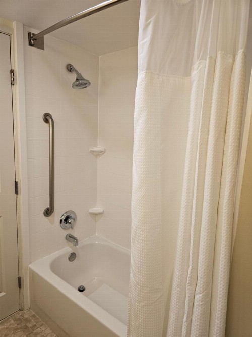 Fairfield Inn & Suites by Marriott Charleston Airport/Convention Center - image 11