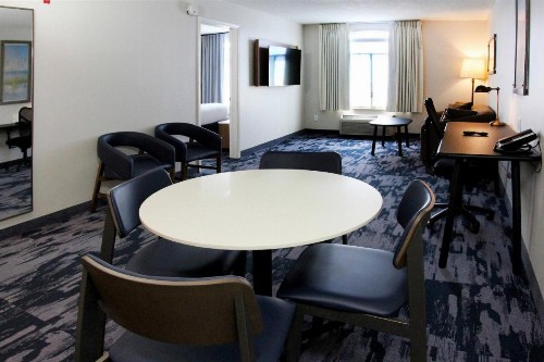 Fairfield Inn & Suites by Marriott Charleston Airport/Convention Center - image 12