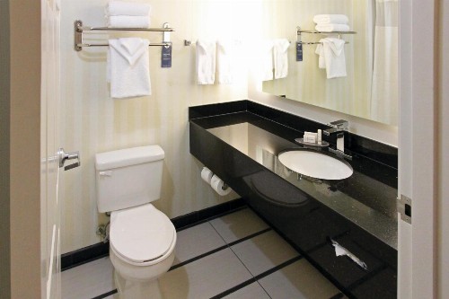 Fairfield Inn & Suites by Marriott Charleston Airport/Convention Center - image 16