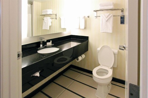 Fairfield Inn & Suites by Marriott Charleston Airport/Convention Center - image 17