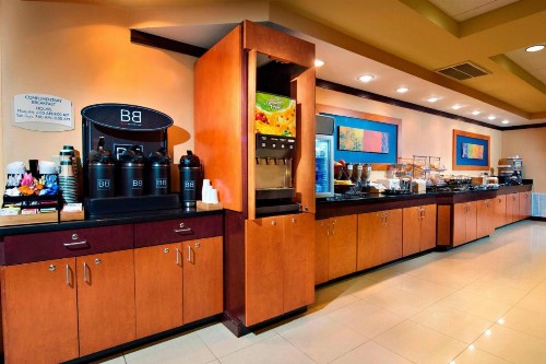 Fairfield Inn & Suites by Marriott Charleston Airport/Convention Center - image 29