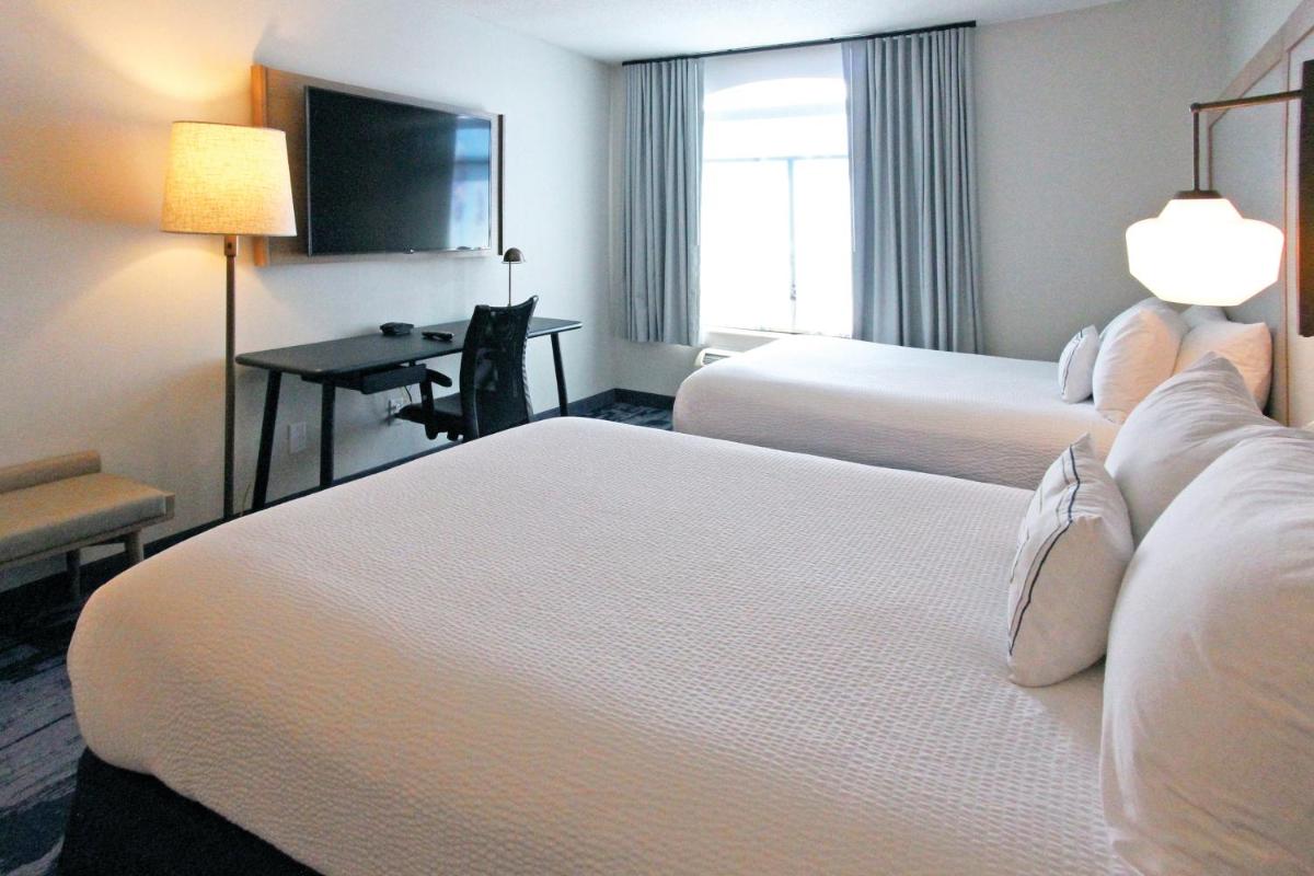 Fairfield Inn & Suites by Marriott Charleston Airport/Convention Center - image 4