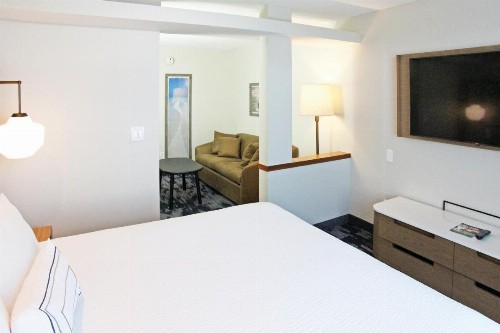 Fairfield Inn & Suites by Marriott Charleston Airport/Convention Center - image 5
