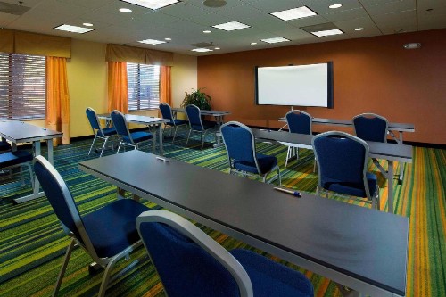 Fairfield Inn & Suites by Marriott Charleston Airport/Convention Center - image 8