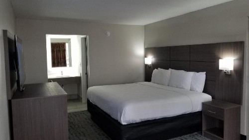 Days Inn & Suites by Wyndham Charleston Airport West - image 15