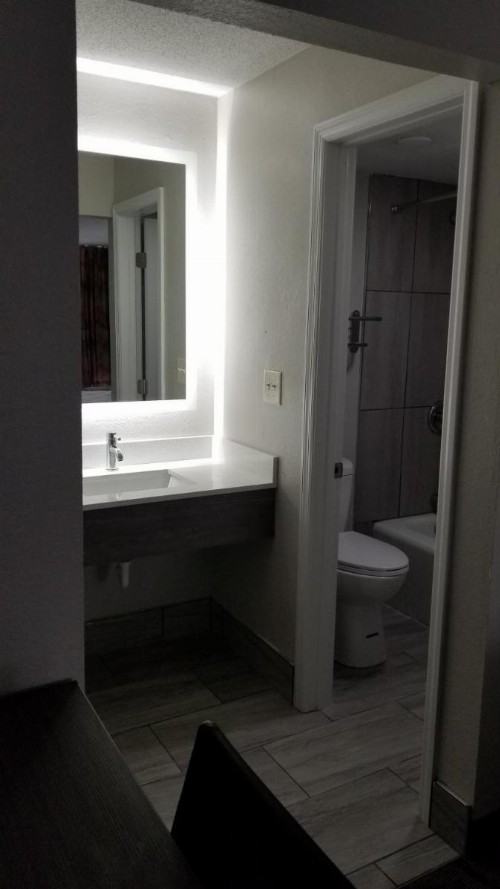 Days Inn & Suites by Wyndham Charleston Airport West - image 16