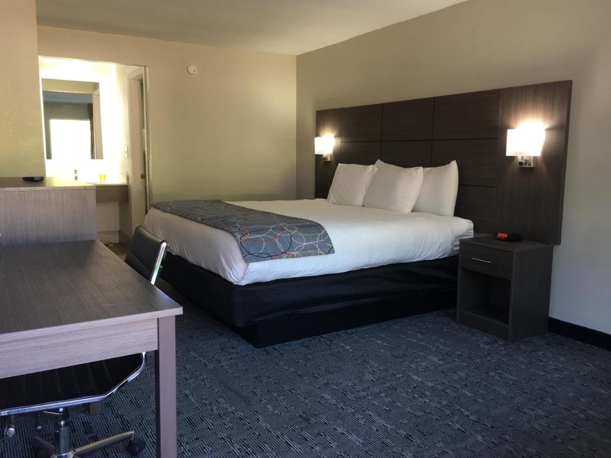 Days Inn & Suites by Wyndham Charleston Airport West - image 3