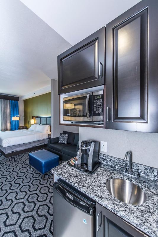Holiday Inn Express and Suites North Charleston an IHG Hotel - image 5