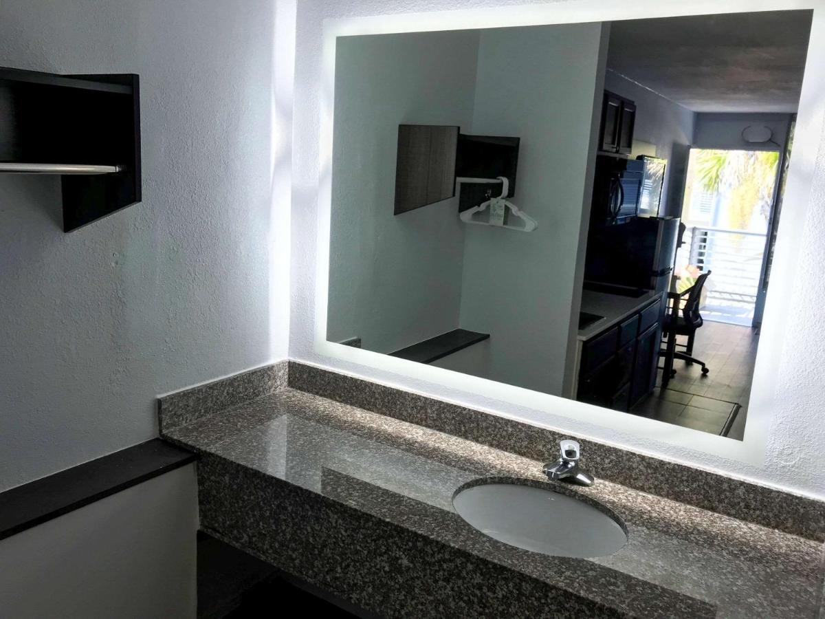 Suburban Extended Stay Hotel North Charleston I-526 - image 2