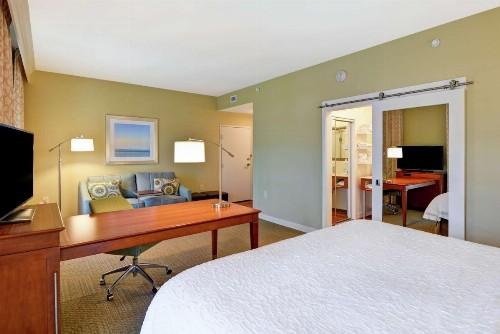 Hampton Inn & Suites Charleston Airport - image 13