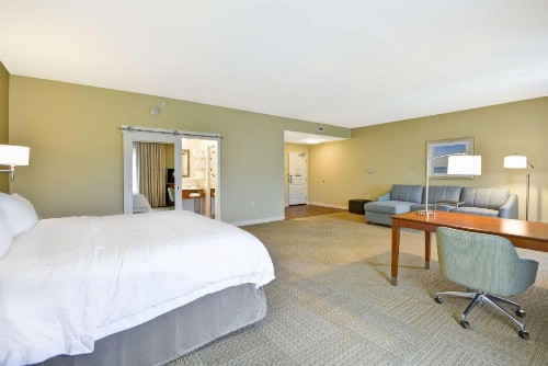 Hampton Inn & Suites Charleston Airport - image 17
