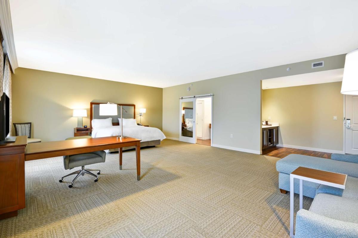 Hampton Inn & Suites Charleston Airport - image 2