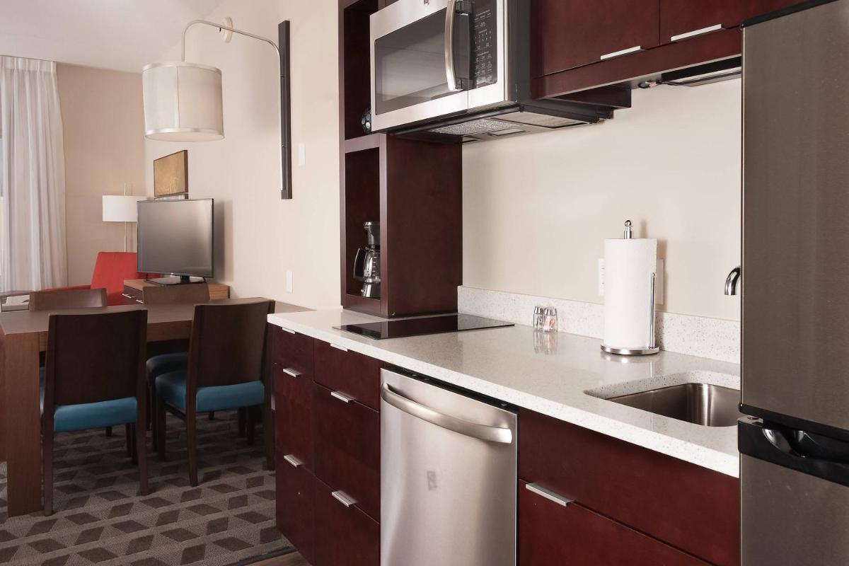 TownePlace Suites by Marriott Charleston Airport/Convention Center - image 7