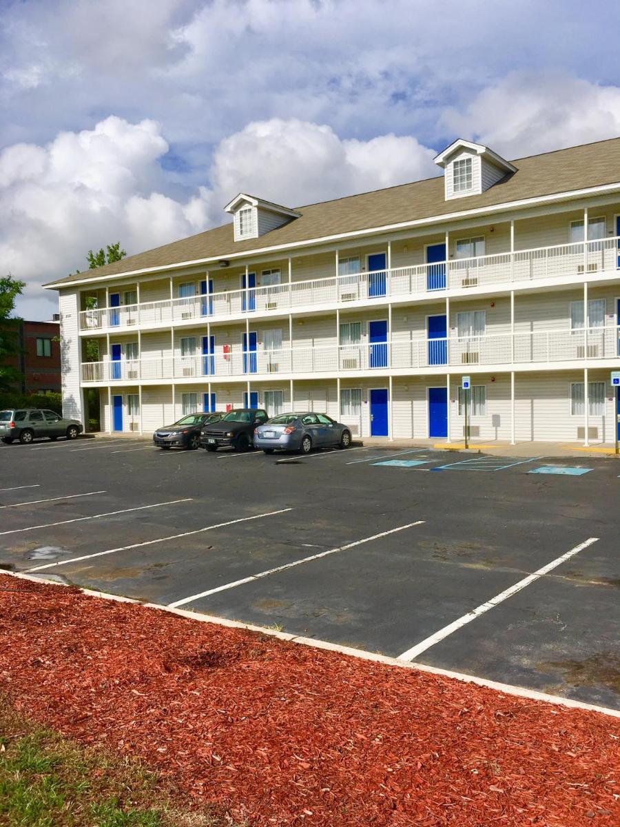 InTown Suites Extended Stay Charleston SC - Rivers Ave - image 5