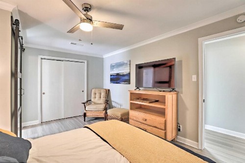 Chic Charleston Home Half Mi to Park Circle! - image 11