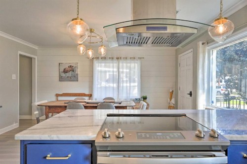 Chic Charleston Home Half Mi to Park Circle! - image 9