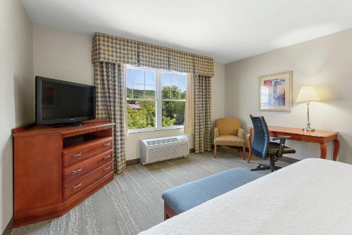 Hampton Inn & Suites North Conway - image 3