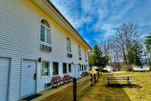 Merrill Farm Inn - image 18
