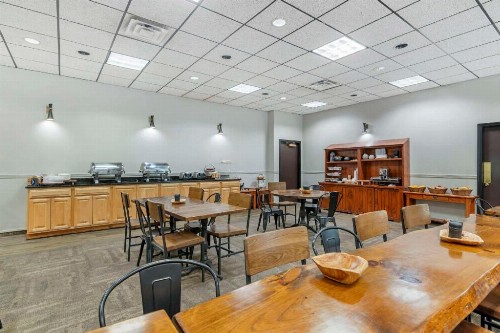 Green Granite Inn - image 4