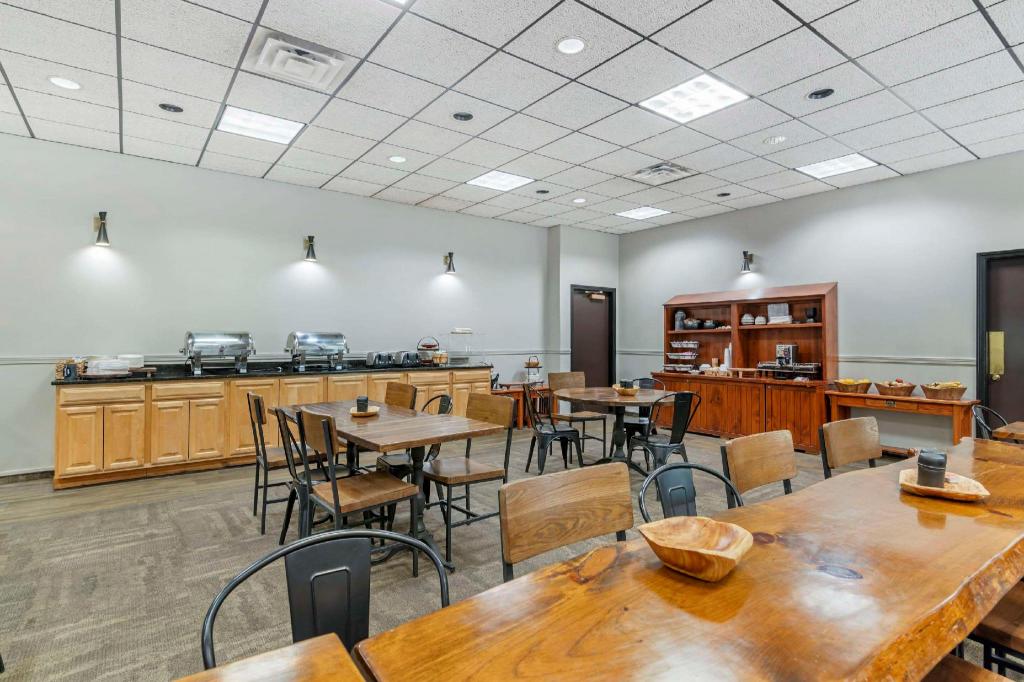Green Granite Inn - image 4