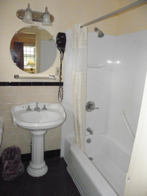 Briarcliff Motel - image 11