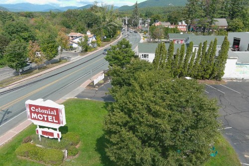 Colonial Motel - image 12