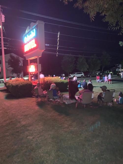 Colonial Motel - image 13
