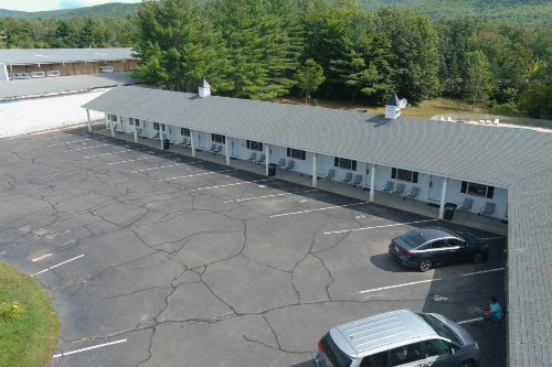 Colonial Motel - image 17