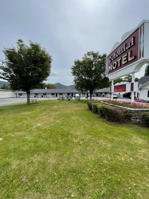 Colonial Motel - image 21