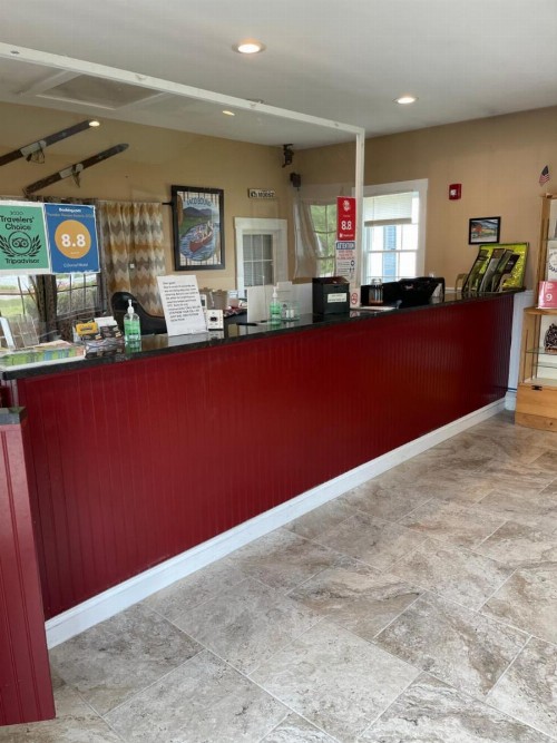Colonial Motel - image 23