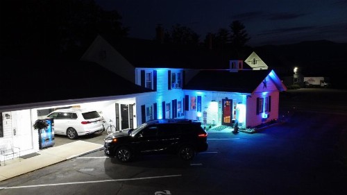 Colonial Motel - image 24