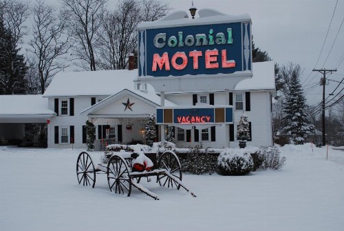 Colonial Motel - image 25