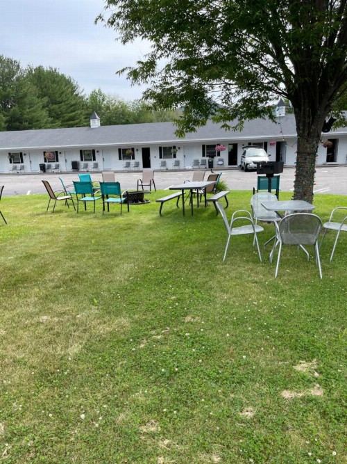 Colonial Motel - image 29